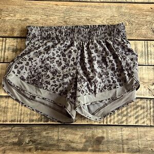ATHLETA Printed Mesh Racer Run Shorts 4” size Small